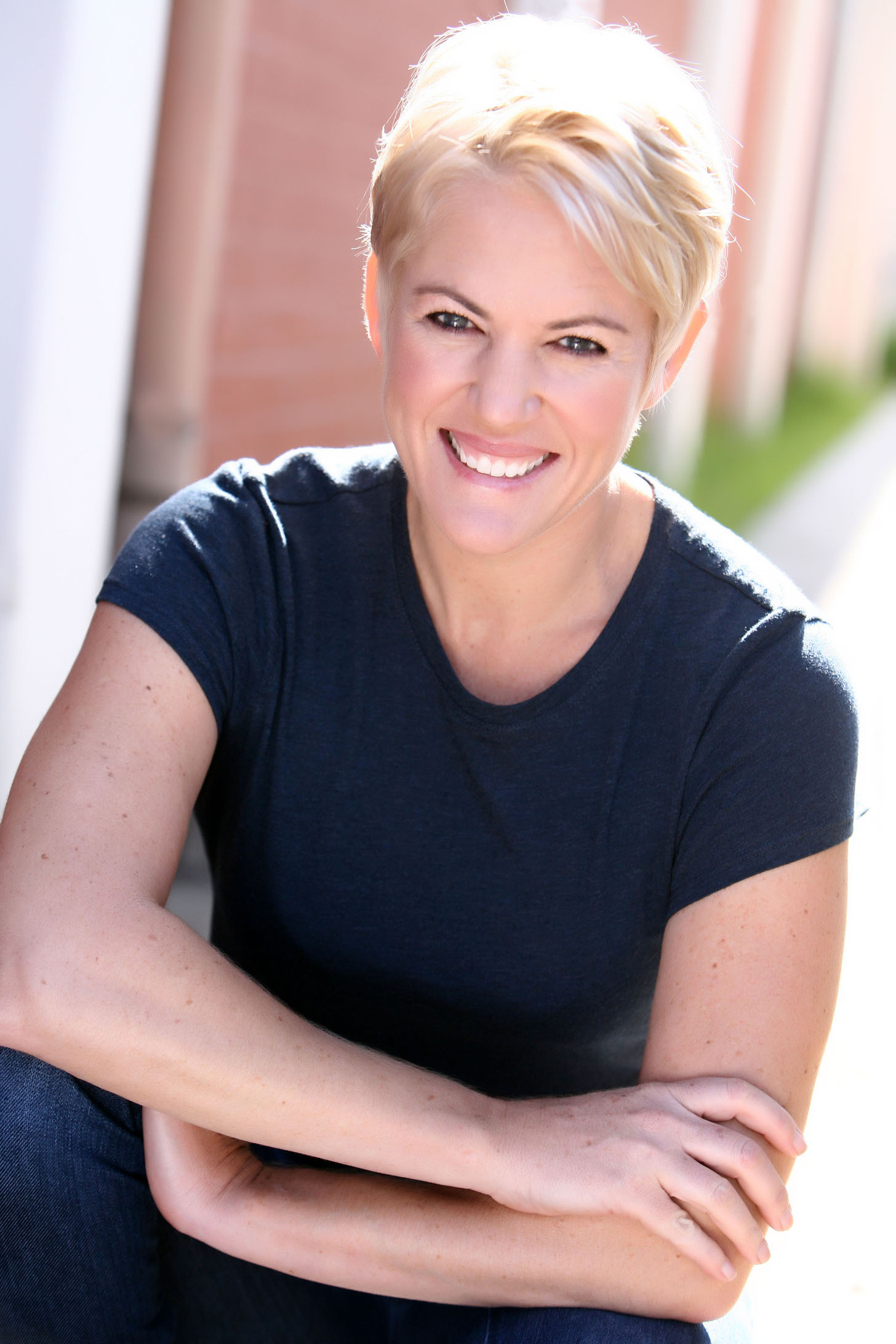 LISA HOYLE Comedy, Chaos, and Control: The Stunt Life of Lisa Hoyle Stuntwomen's Association of Motion Pictures